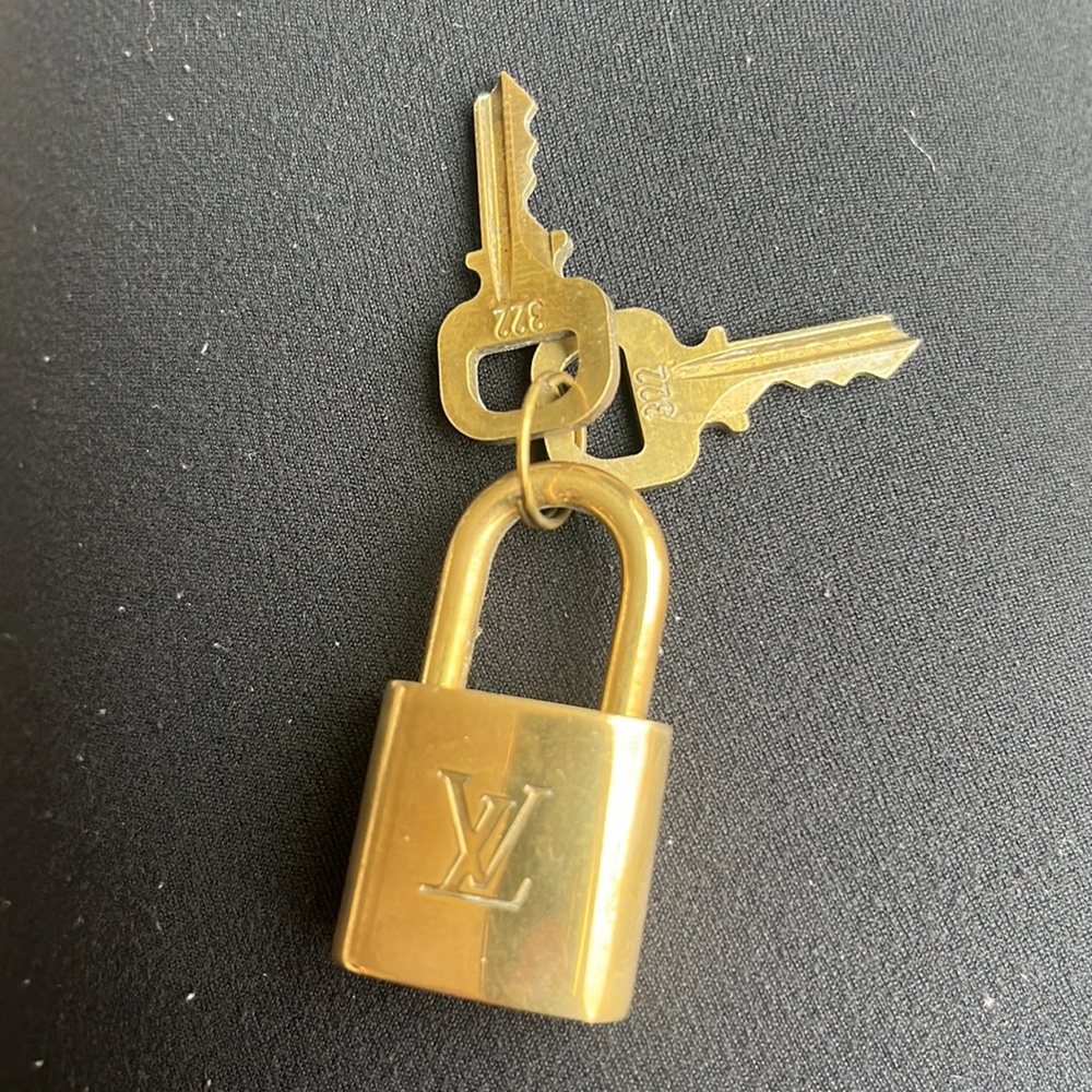 LOUIS VUITTON LV Lock and 2 Keys gold tone brass set #322 - Picture 6 of 6